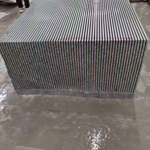 亳州芝麻白毛板荒料切割